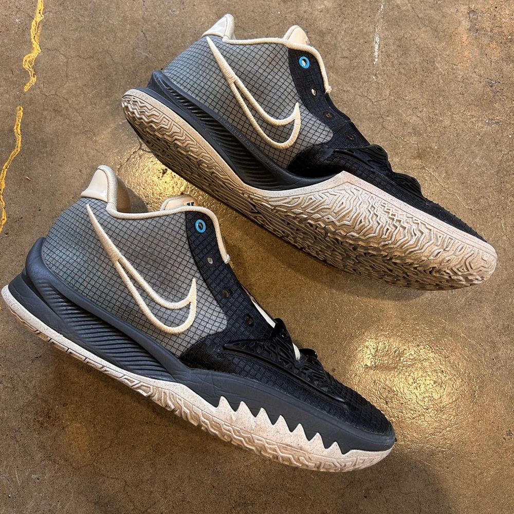 Nike Kyrie 4 Low